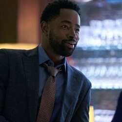 Jay Ellis en el 1x07 de 'Running Point'