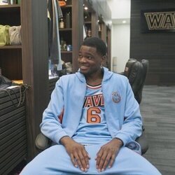 Uche Agada en el 1x10 de 'Una nueva jugada'