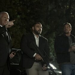 Alan Ritchson y Anthony Michael Hall en la temporada 3 y el capítulo 03 de 'Reacher'