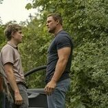 Alan Ritchson y Johnny Berchtold en la temporada 3 y el capítulo 06 de 'Reacher'