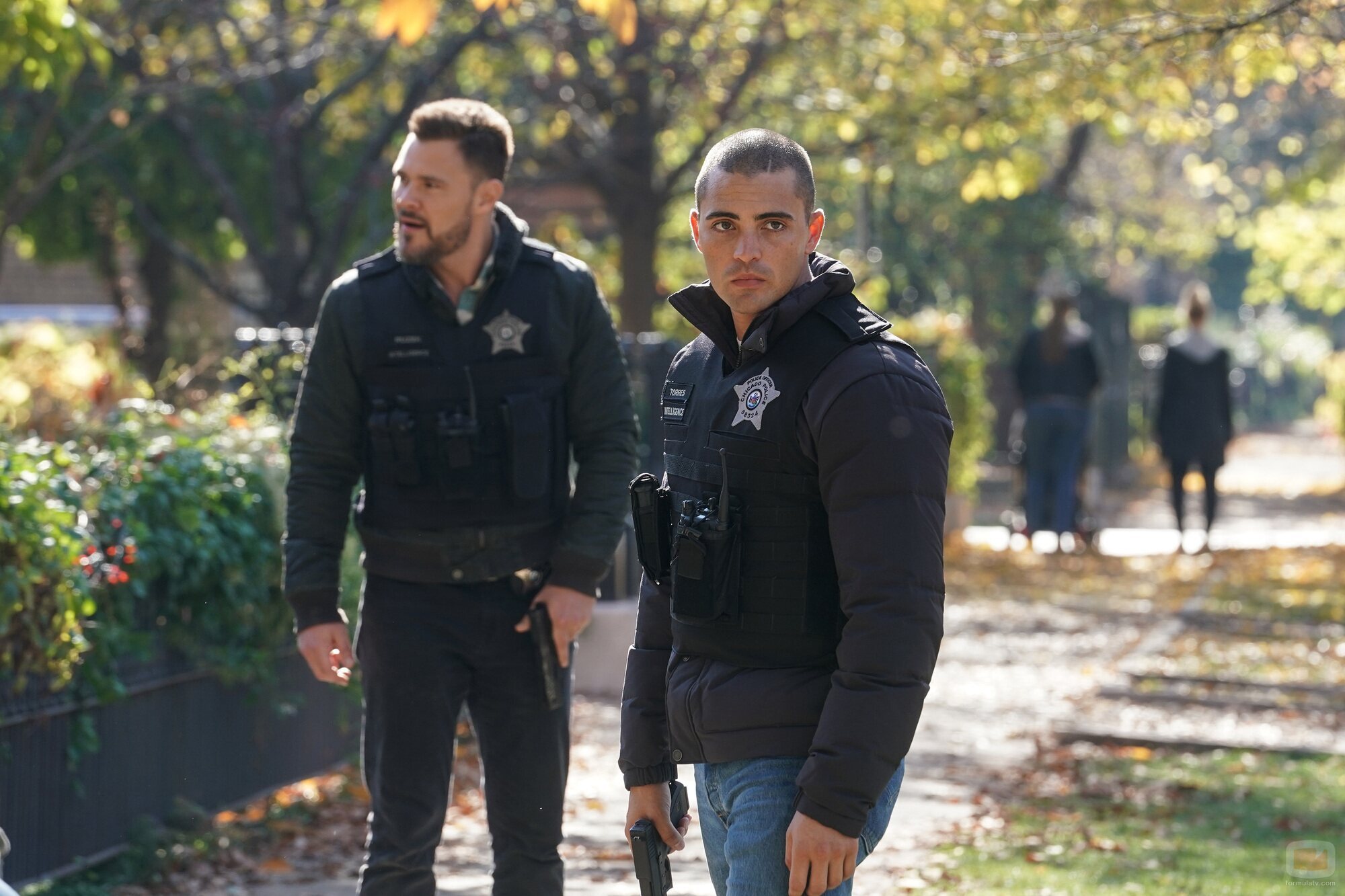 Patrick Flueger y Benjamin Levy Aguilar en el 10x10 de 'Chicago P.D.'
