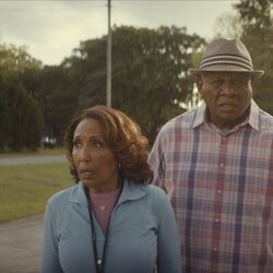 George Wallace en 'Desiree. Y demás.' de 'Clean Slate'