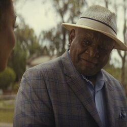 George Wallace en el 1x01 de 'Clean Slate'