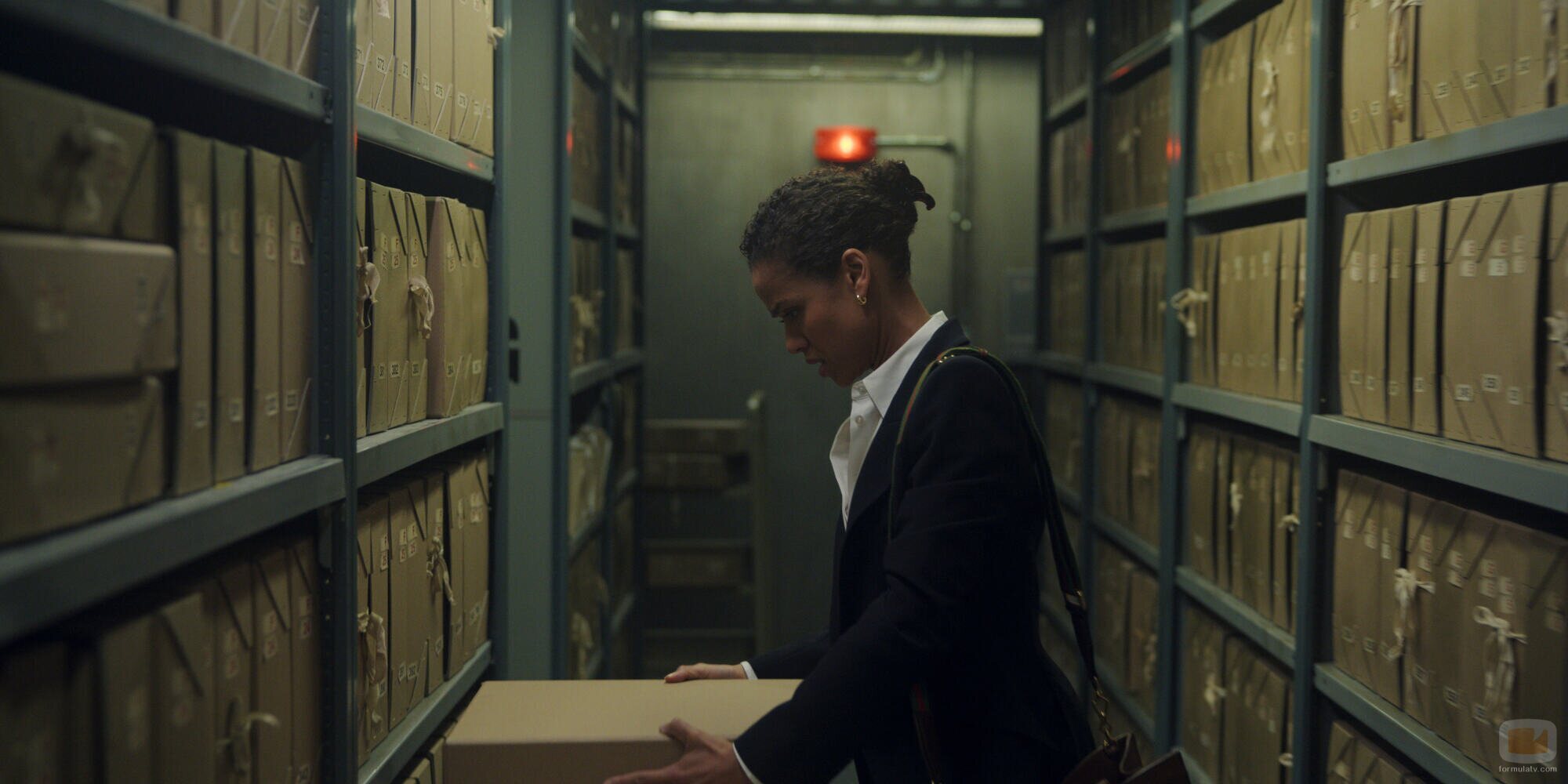 Gugu Mbatha-Raw en 'Dinero nuevo' de 'Surface'