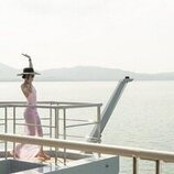 Charlotte Le Bon en 'Te escondes o buscas' de 'The White Lotus'