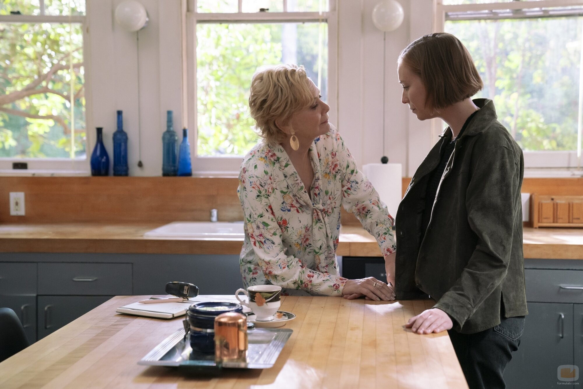 Jean Smart y Hannah Einbinder en 'A prueba de balas' de 'Hacks'