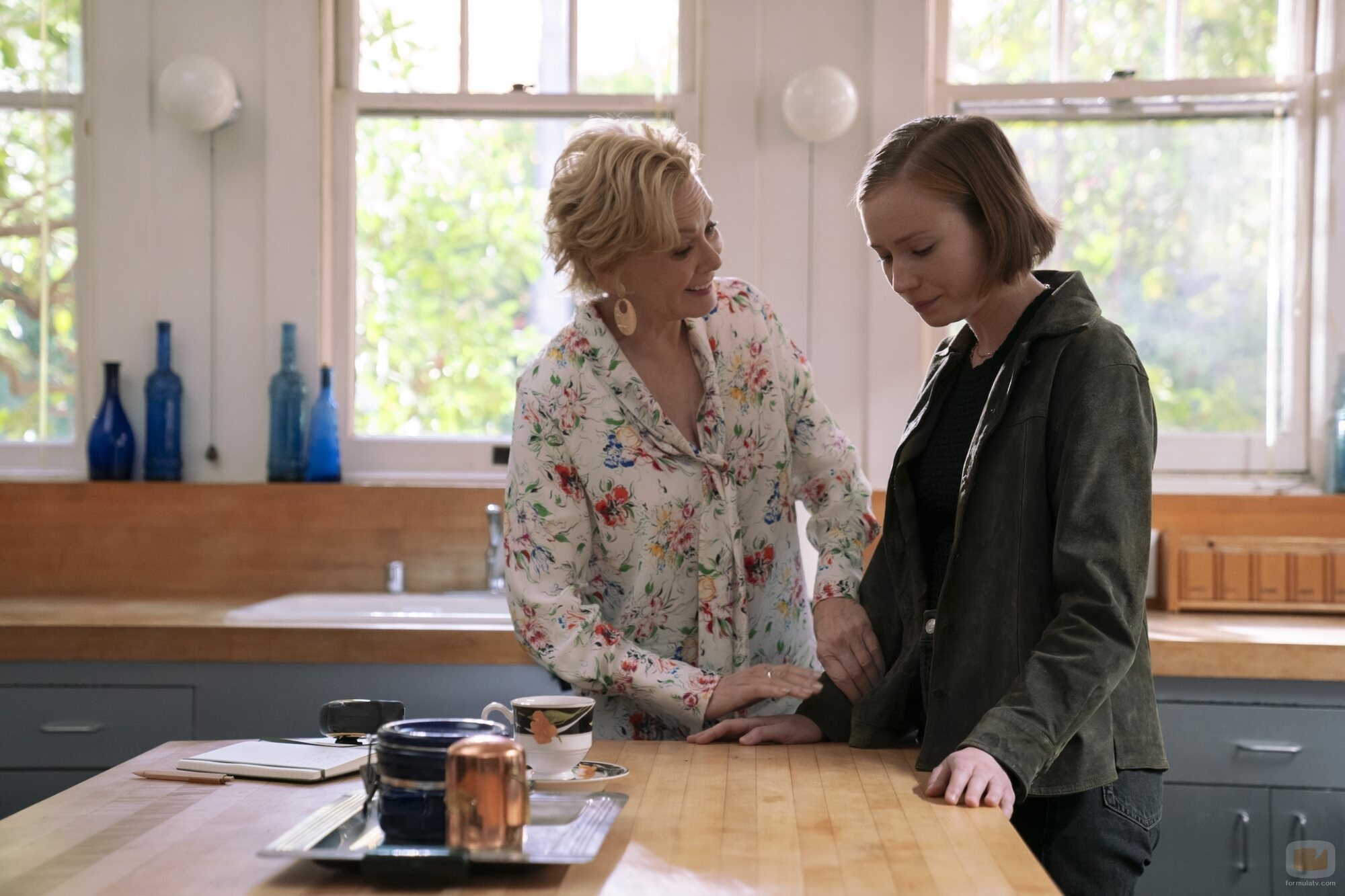 Jean Smart y Hannah Einbinder en Capítulo 9 titulado 'A prueba de balas' de 'Hacks'