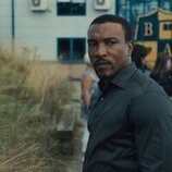 Ashley Walters en la temporada 1 y el capítulo 02 de 'Adolescencia'