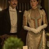 Blake Ritson y Kelley Curran en 'Su excelencia el duque' de 'La edad dorada'