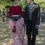 Blake Ritson y Nicole Brydon Bloom en el 2x04 de 'The Gilded Age'