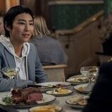 Greta Lee en 3x04 'Luz verde' de 'The Morning Show'