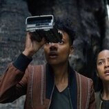 Lou Llobell y Leah Harvey en la temporada 2 y el capítulo 06 de 'Fundación'