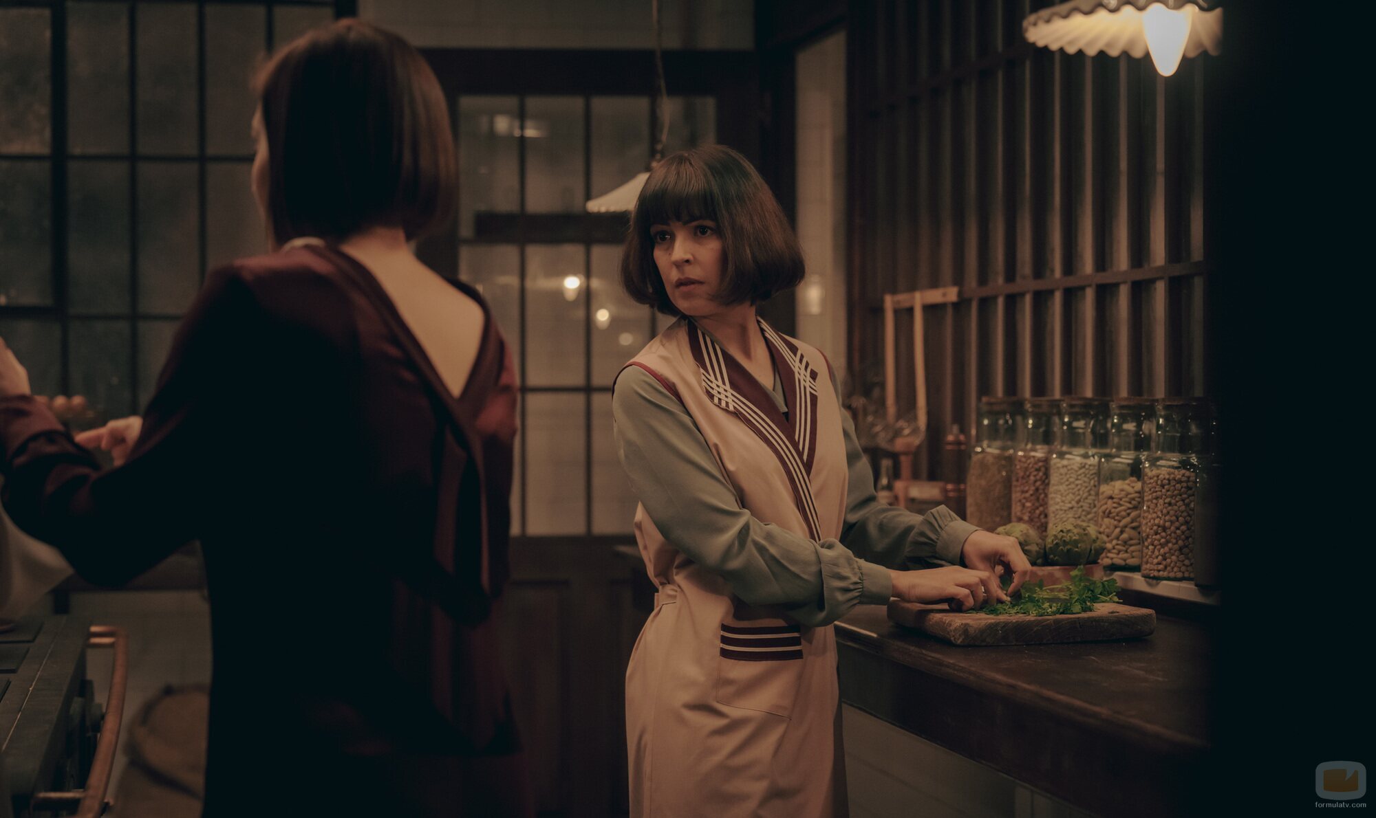 Escena de Verónica Sánchez en 'Capítulo 1' de 'La Favorita 1922'