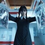 Still de Jenna Ortega en 1x01 'Los Miércoles son tristes' de 'Miércoles'