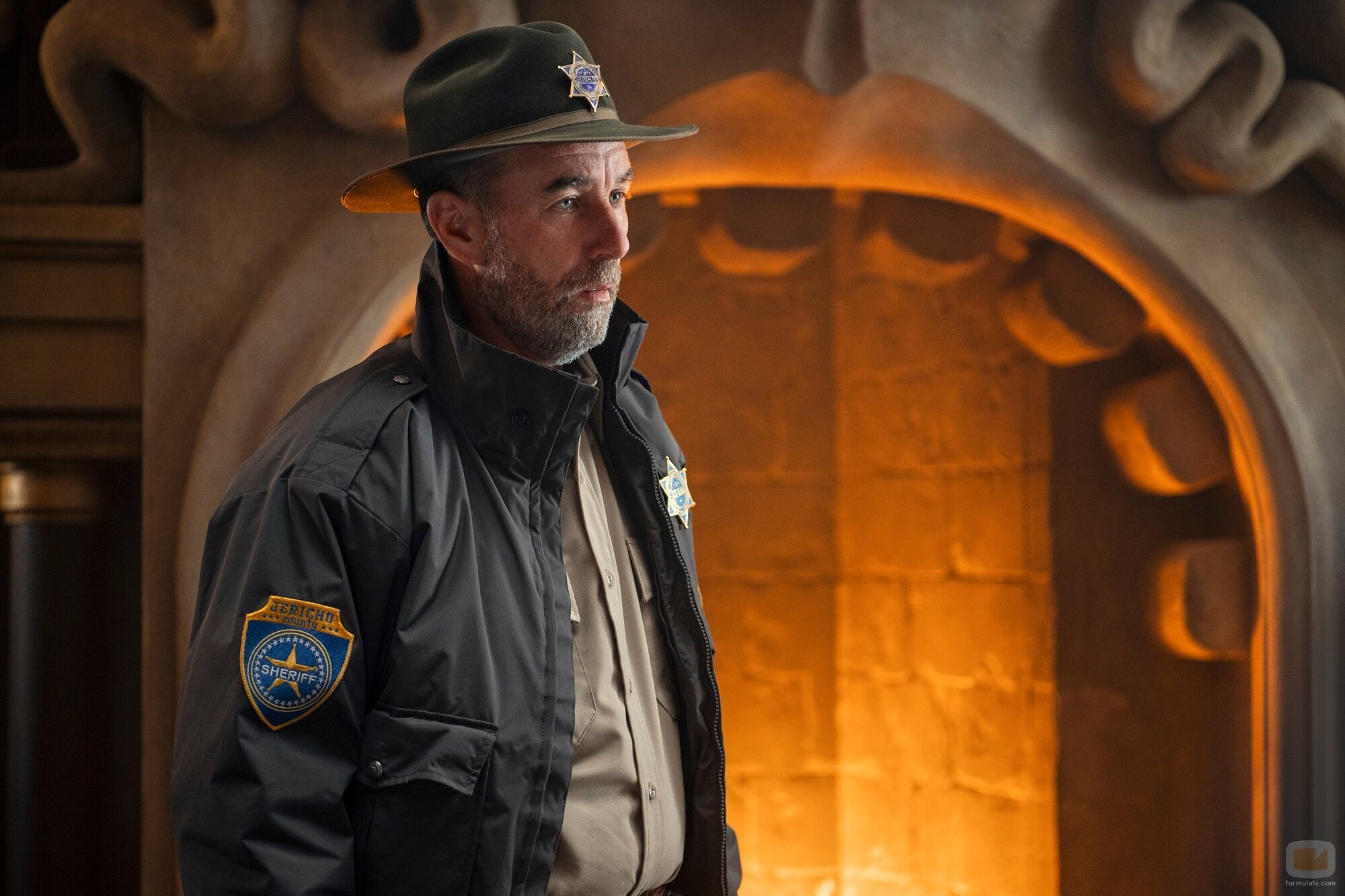 Jamie McShane en el 1x02 de 'Miércoles'
