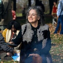 Amanda Drew en 1x05 titulado 'Quien siembra vientos recoge trsiteza' de 'Miércoles'
