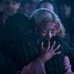 Jenna Ortega y Emma Myers en Capítulo 8 titulado 'Una bandada de tristeza' de 'Miércoles'