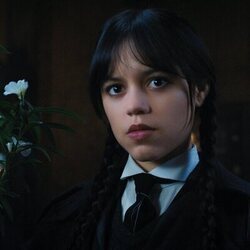 Imagen de Jenna Ortega en 1x08 titulado 'Una bandada de tristeza' de 'Miércoles'