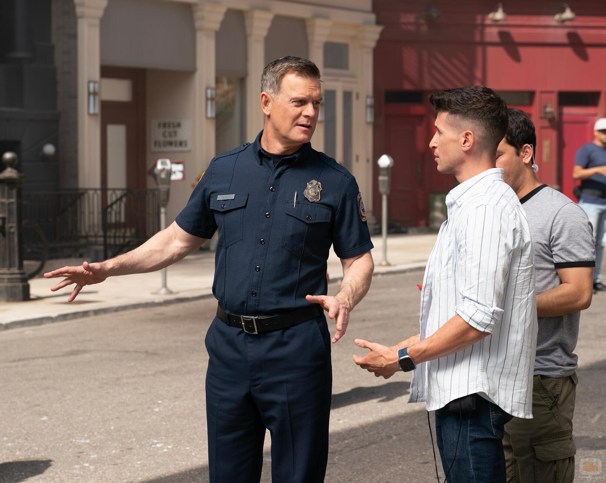 Imagen de Peter Krause en el 8x01 de '911'