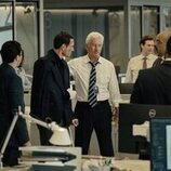 Richard Gere y Michael Fassbender en el 1x10 de 'La agencia'