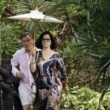 Jason Isaacs y Parker Posey en la temporada 3 y el capítulo 06 de 'The White Lotus'