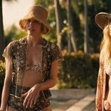 Michelle Monaghan y Leslie Bibb en 3x06 titulado 'Negaciones' de 'The White Lotus'