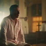 Still de Jason Isaacs en el 3x06 de 'The White Lotus'