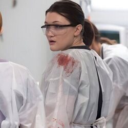 Isa Briones en el 1x13 de 'The Pitt'