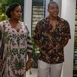 Natasha Rothwell y Nicholas Duvernay en Capítulo 7 titulado 'Instintos asesinos' de 'The White Lotus'