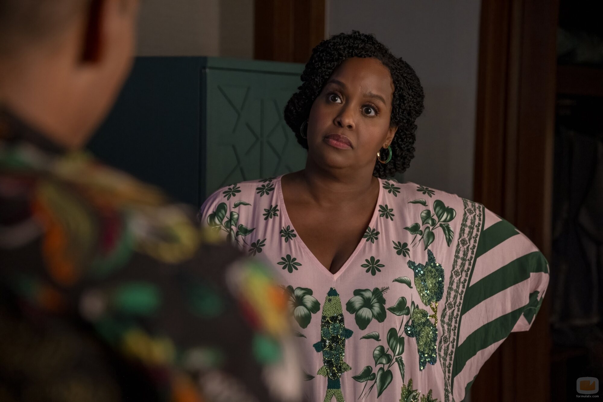 Natasha Rothwell en el 3x07 de 'The White Lotus'