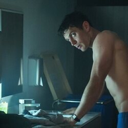 Colin Woodell en 1x03 titulado 'Luz' de 'Pulso'