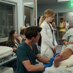 Willa Fitzgerald y Jack Bannon en la temporada 1 y el capítulo 04 de 'Pulso'