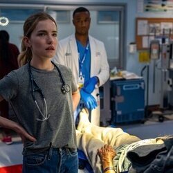 Willa Fitzgerald y Jessie Usher en 'Homestead' de 'Pulse'