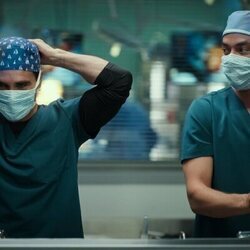 Nestor Carbonell y Jack Bannon en 'Decisiones' de 'Pulse'