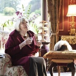 Diana Rigg en el 1x02 de 'All Creatures Great & Small'