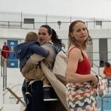 Jessica Brown Findlay y Niamh Algar en 'Capítulo 2' de 'Playing Nice'