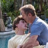 Jason Isaacs y Sam Nivola en Capítulo 8 titulado 'Amor Fati' de 'The White Lotus'