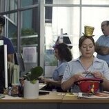Rudi Dharmalingam y Mandy McElhinney en Capítulo 5 titulado 'Episodio 5' de 'Wakefield'