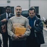 John Leguizamo y Freddy Miyares en el 1x04 de 'When They See Us'