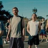 Steven Yeun y Young Mazino en el 1x06 de 'Beef'