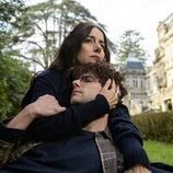 Álvaro Rico y Cecilia Suárez en la temporada 1 y el capítulo 04 de 'El jardinero'