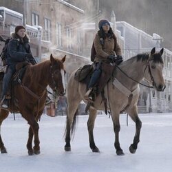 Bella Ramsey y Isabela Merced en 2x01 'Future Days' de 'The Last of Us'