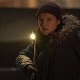 Escena de Bella Ramsey en 2x01 'Future Days' de 'The Last of Us'