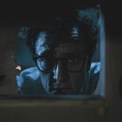 Tom Mothersdale en Capítulo 5 titulado 'Cada uno de nosotros es el fantasma del otro' de 'Cadáveres'