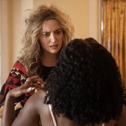 Alexandra Ruddy en la temporada 1 y el capítulo 03 de 'Deli Boys'