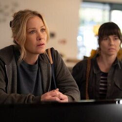 Christina Applegate en el 'Entre tú y yo' de 'Muertos para mí'