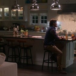 Christina Applegate y James Marsden en 2x05 'El precio a pagar' de 'Dead to Me'