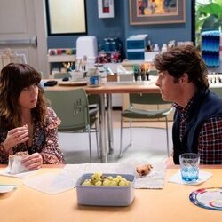 Linda Cardellini y James Marsden en el 'El precio a pagar' de 'Muertos para mí'