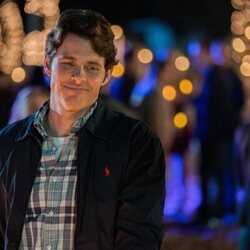 James Marsden en Capítulo 7 titulado 'Si tú supieras' de 'Dead to Me'