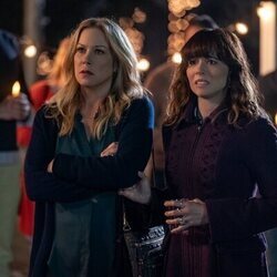 Linda Cardellini y Christina Applegate en 2x07 titulado 'Si tú supieras' de 'Dead to Me'